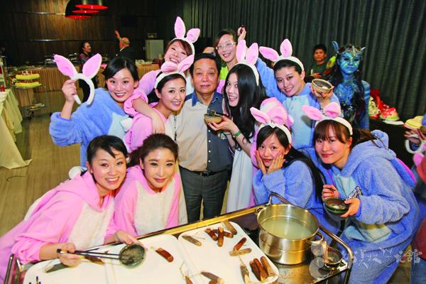9.欢度圣诞.JPG