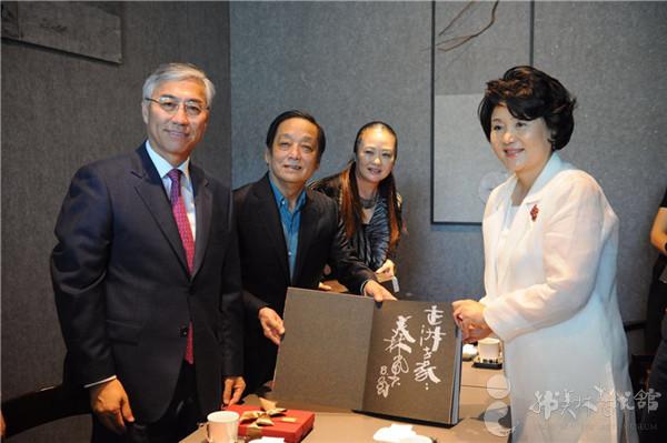 韩国第一夫人与韩美林第二次握手,为艺术心跳